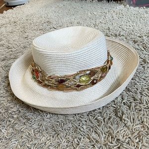 Ladies’ summer hat